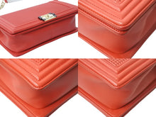 Load image into Gallery viewer, CHANEL シャネル ボーイシャネル ワッフル チェーンショルダーバッグ 18番台 ラムスキン レッド 赤 ココマーク ゴールド金具 中古 55975