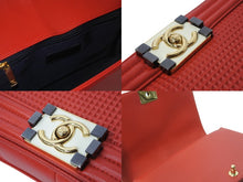Load image into Gallery viewer, CHANEL シャネル ボーイシャネル ワッフル チェーンショルダーバッグ 18番台 ラムスキン レッド 赤 ココマーク ゴールド金具 中古 55975