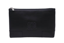Load image into Gallery viewer, LOEWE ロエベ ポーチ 化粧ポーチ バニティ ロゴ入り 箱付き 100409 ブラック シルバー金具 美品 中古 55982