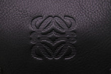 Load image into Gallery viewer, LOEWE ロエベ ポーチ 化粧ポーチ バニティ ロゴ入り 箱付き 100409 ブラック シルバー金具 美品 中古 55982