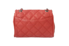 Load image into Gallery viewer, 新品同様 CHANEL シャネル チェーンショルダーバッグ ココマーク キャビアスキン ステッチ 21番台 2015年 レッド 中古 55992
