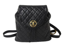 Load image into Gallery viewer, CHANEL シャネル ヴィンテージ リュック ココマーク マトラッセ 2番台 ラムスキン ブラック ゴールド金具 美品 中古 56064