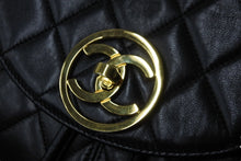 Load image into Gallery viewer, CHANEL シャネル ヴィンテージ リュック ココマーク マトラッセ 2番台 ラムスキン ブラック ゴールド金具 美品 中古 56064
