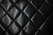 Load image into Gallery viewer, CHANEL シャネル ヴィンテージ リュック ココマーク マトラッセ 2番台 ラムスキン ブラック ゴールド金具 美品 中古 56064