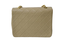Load image into Gallery viewer, 極美品 CHANEL シャネル ショルダーバッグ ラムスキン 1番台 中マトラッセ ゴールド金具 ベージュ 中古 56085