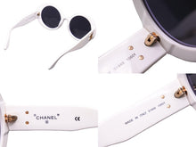 Load image into Gallery viewer, Chanel シャネル サングラス ロゴ 白 ココマーク ブラックレンズ ヴィンテージシャネル 01949 10601 美品 中古 56102