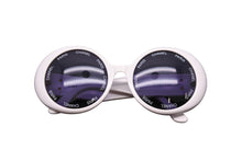 Load image into Gallery viewer, Chanel シャネル サングラス ロゴ 白 ココマーク ブラックレンズ ヴィンテージシャネル 01949 10601 美品 中古 56102