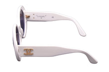 Load image into Gallery viewer, Chanel シャネル サングラス ロゴ 白 ココマーク ブラックレンズ ヴィンテージシャネル 01949 10601 美品 中古 56102