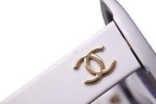 Load image into Gallery viewer, Chanel シャネル サングラス ロゴ 白 ココマーク ブラックレンズ ヴィンテージシャネル 01949 10601 美品 中古 56102