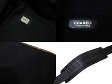 Load image into Gallery viewer, CHANEL シャネル 2WAYボストンバッグ ココマーク チャーム キャビアスキン 3番台 1995年 ブラック ゴールド金具 美品 中古 56111