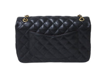 Load image into Gallery viewer, CHANEL シャネル マトラッセ チェーンショルダーバッグ 24番台 A94495 ブラック ラムスキン ゴールド金具 美品 中古 56112