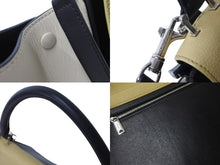 Load image into Gallery viewer, CELINE セリーヌ ハンドバッグ 2WAY ショルダーバッグ 169543 トラペーズ ベージュ レザー シルバー金具 良品 中古 56158