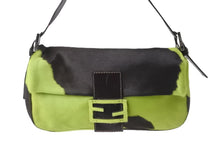 Load image into Gallery viewer, FENDI フェンディ ショルダーバッグ マンマバケット 2283-26424-008 ハラコ レザー グリーン シルバー金具 美品 中古 56187