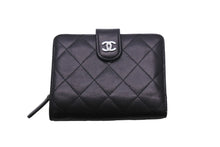 Load image into Gallery viewer, CHANEL シャネル 二つ折り財布 マトラッセ ラムスキン 17番台 ブラック シルバー金具 良品 中古 56188
