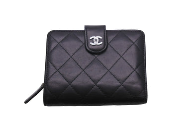 CHANEL シャネル 二つ折り財布 マトラッセ ラムスキン 17番台 ブラック シルバー金具 良品 中古 56188