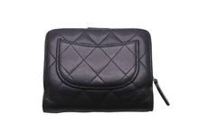 Load image into Gallery viewer, CHANEL シャネル 二つ折り財布 マトラッセ ラムスキン 17番台 ブラック シルバー金具 良品 中古 56188
