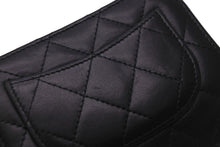 Load image into Gallery viewer, CHANEL シャネル 二つ折り財布 マトラッセ ラムスキン 17番台 ブラック シルバー金具 良品 中古 56188