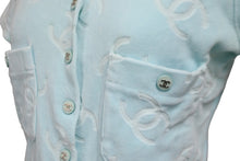 Load image into Gallery viewer, CHANEL シャネル ヴィンテージ ボタン半袖Ｔシャツ ベロア ココマーク 総柄 スカイブルー サイズ38 美品 中古 56200