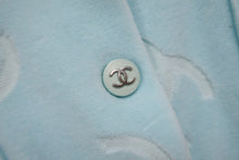 Load image into Gallery viewer, CHANEL シャネル ヴィンテージ ボタン半袖Ｔシャツ ベロア ココマーク 総柄 スカイブルー サイズ38 美品 中古 56200