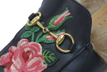 Load image into Gallery viewer, GUCCI グッチ ローファー プリンスタウン ピンクローズ フラワー刺繍 ファー ブラック 美品 中古 56221