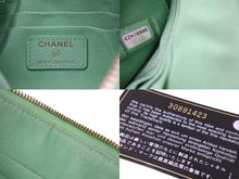 Load image into Gallery viewer, CHANEL シャネル ポーチ 30番台 ココマーク グリーン キャビアスキン ゴールド金具 美品 中古 56279