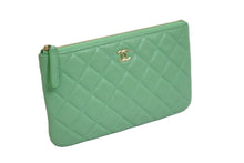 Load image into Gallery viewer, CHANEL シャネル ポーチ 30番台 ココマーク グリーン キャビアスキン ゴールド金具 美品 中古 56279