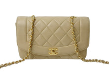 Load image into Gallery viewer, CHANEL シャネル ショルダーバッグ ダイアナ22 マトラッセ チェーン ヴィンテージ 2番台 ベージュ ゴールド金具 美品 中古 56317