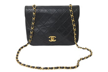 Load image into Gallery viewer, CHANEL シャネル チェーンショルダーバッグ マトラッセ シングル シール無し ラムスキン ブラック ゴールド金具 美品 中古 56374