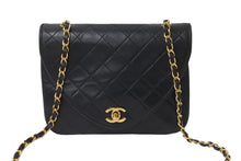 Load image into Gallery viewer, CHANEL シャネル チェーンショルダーバッグ マトラッセ シングル シール無し ラムスキン ブラック ゴールド金具 美品 中古 56374