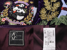 Load image into Gallery viewer, KEITA MARUYAMA ケイタマルヤマ スタジャン アウター パンダ 刺繍 レーヨン シルク パープル シルバー金具 サイズ1 美品 中古 56420