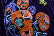 Load image into Gallery viewer, KEITA MARUYAMA ケイタマルヤマ スタジャン アウター パンダ 刺繍 レーヨン シルク パープル シルバー金具 サイズ1 美品 中古 56420