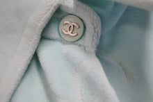 Load image into Gallery viewer, CHANEL シャネル ヴィンテージ 長袖シャツ ベロア 総柄 ココマーク ブルー サイズ 38 ココマーク ココボタン 中古 56543