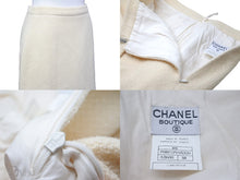Load image into Gallery viewer, CHANEL シャネル ツイードセットアップ P08919V05320 半袖ジャケット スカート オフホワイト サイズ38 美品 中古 56560