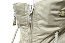 Load image into Gallery viewer, LOUIS VUITTON ルイヴィトン ジャケット ベージュ ナイロン サイズ38 RW061W WIJA03PJE シルバー金具 美品 中古 56563