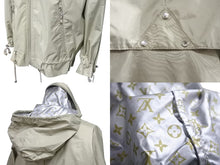 Load image into Gallery viewer, LOUIS VUITTON ルイヴィトン ジャケット ベージュ ナイロン サイズ38 RW061W WIJA03PJE シルバー金具 美品 中古 56563