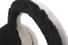 Load image into Gallery viewer, 極美品 CHANEL シャネル イヤーマフ シアリング ココマーク ブラック ホワイト AA7836B06521 中古 56578