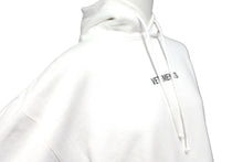 Load image into Gallery viewer, VETEMENTS ヴェトモン 2019AW Logo Hoodie パーカー オーバーサイズ ロゴプリント ホワイト UAH20TR725 美品 中古 56590