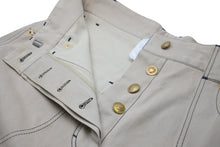 Load image into Gallery viewer, CHANEL シャネル ワイドショートパンツ ココマークボタン P03054V03329 ベージュ ゴールド金具 サイズ40 良品 中古 56619