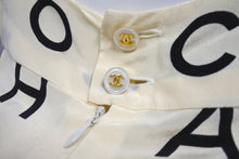 Load image into Gallery viewer, CHANEL シャネル ワンピースオールインワン サイズ 34 P07581V05558 97p アイボリー ココマーク 中古 56622