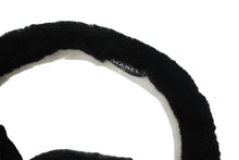 Load image into Gallery viewer, 極美品 CHANEL シャネル イヤーマフ シアリング ココマーク ブラック ホワイト AA7836B06521 中古 56680