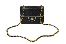 Load image into Gallery viewer, CHANEL シャネル ミニ マトラッセ バイカラー チェーン ショルダーバッグ 1番台 ココマーク ラムスキン 良品 中古 56698