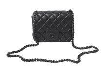 Load image into Gallery viewer, CHANEL シャネル ミニ マトラッセ チェーン ショルダーバッグ 14番台 ブラック ラムスキン ココマーク 鞄 ロゴ 美品 中古 56716