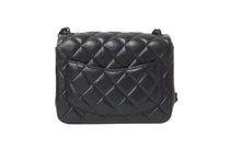 Load image into Gallery viewer, CHANEL シャネル ミニ マトラッセ チェーン ショルダーバッグ 14番台 ブラック ラムスキン ココマーク 鞄 ロゴ 美品 中古 56716