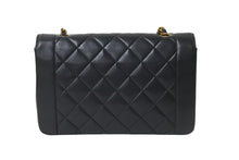 画像をギャラリービューアに読み込む, CHANEL シャネル チェーンショルダーバッグ ダイアナ マトラッセ 25cm 2番台 ブラック ゴールド金具 美品 中古 56733