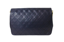 Load image into Gallery viewer, CHANEL シャネル ショルダーバッグ マトラッセ シングルフラップ 0番台 レザー ネイビー ゴールド金具 美品 中古 56758