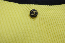 Load image into Gallery viewer, CHANEL シャネル タンクトップ ノースリーブ タンクトップ ココマーク ボタン イエロー サイズ40 美品 中古 56762