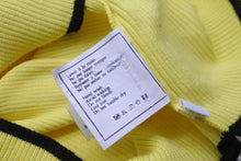 Load image into Gallery viewer, CHANEL シャネル タンクトップ ノースリーブ タンクトップ ココマーク ボタン イエロー サイズ40 美品 中古 56762