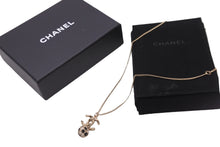 Load image into Gallery viewer, 極美品 CHANEL シャネル ネックレス B19刻印 ココマーク ぶら下がり ボール ラインストーン ゴールド ブラック 中古 56766