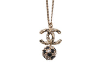 Load image into Gallery viewer, 極美品 CHANEL シャネル ネックレス B19刻印 ココマーク ぶら下がり ボール ラインストーン ゴールド ブラック 中古 56766