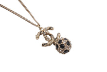 Load image into Gallery viewer, 極美品 CHANEL シャネル ネックレス B19刻印 ココマーク ぶら下がり ボール ラインストーン ゴールド ブラック 中古 56766